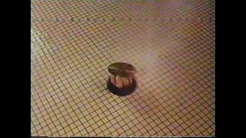 После тренировки Каспер пошел в душ, где его ждал клоун