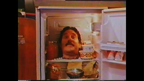 Клоун снова пугает людей