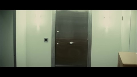 Геннадий с головорезами ломятся к Эдди. HD