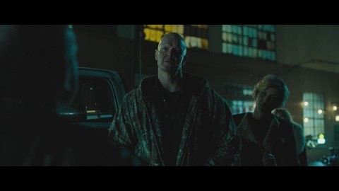 Грабители покупают оружие на улице