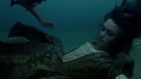 Джек спасает Элизабет из воды