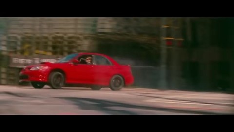 Красная Subaru Уходит от Погони.