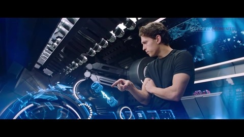 Питер Паркер создаёт себе новый костюм.