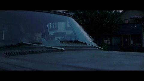 Фильм Стрелок 2007 (Снайпер) Сваггер (Марка Уолберга) делает импровизированую капельницу.