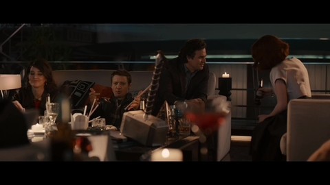 Мстители пытаются поднять Молот Тора / Мстители: Эра Альтрона (2015)