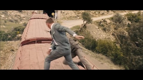 Драка на крыше поезда