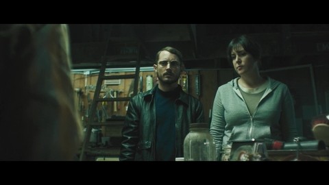 Забирают свое столовое серебро из комиссионки