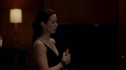 Неожиданный поцелуй в туалете ... отрывок из фильма (Меняющие Реальность/The Adjustment Bureau)2011