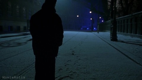 Джейсон Борн вырубил двух копов за пару секунд — Идентификация Борна (2002) Сцена 1/7