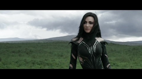 Хела разрушает Молот Тора / Тор: Рагнарёк (2017)