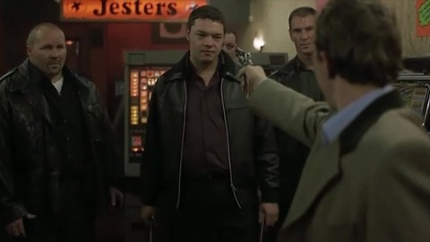 Кирпич заставляет драться Микки