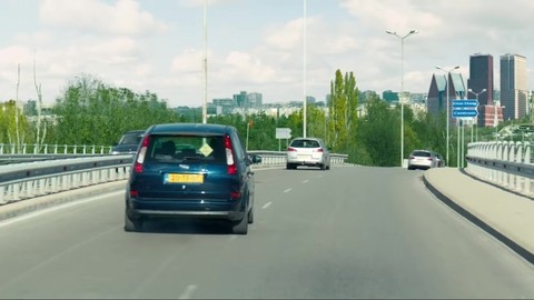Майкл вылетает через лобовое стекло. Телохранитель киллера (13/15) 2017 (1080 HD)