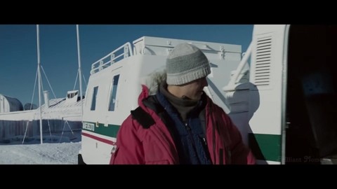 Джерри (Пол Уокер) находит Майю