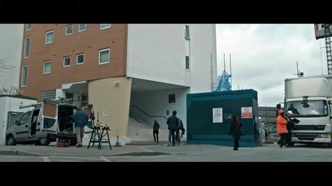 Фильм Иностранец 2017. Драка против терористов.
