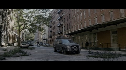 Роберт и Саманта осматривают дом. Роберт играет в гольф. UHD