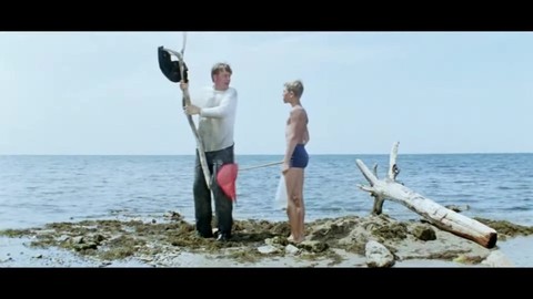 Бриллиантовая рука - Козодоев идет по воде