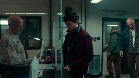 Барри Аллен (Флэш) навещает отца в тюрьме / Лига справедливости (2017)