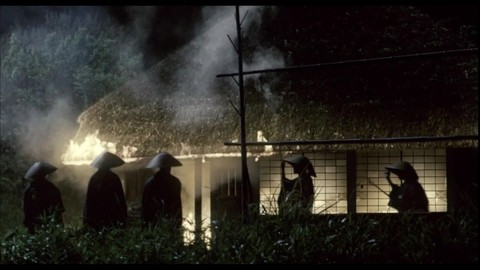 Банда ищет Затойчи и зжигает дом