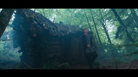 - Я захожу, а оно горит. Иван поджигает избу.• Последний богатырь (2017)