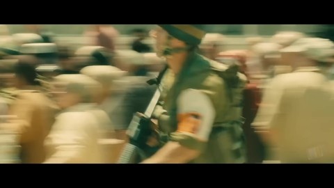 Зомби прорвались через стену в Иерусалим - Война миров Z (2013) - Момент из фильма