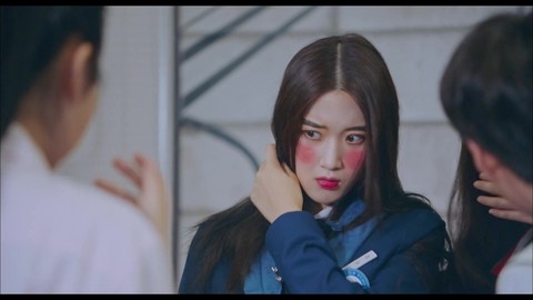 Джу гён пришла в школу с смешным макияжем