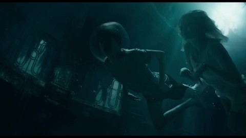 Эмма наполняет затонувший корабль воздухом