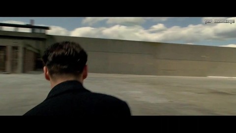 Джонни помогает друзьям бежать. Джонни Д. (2009)