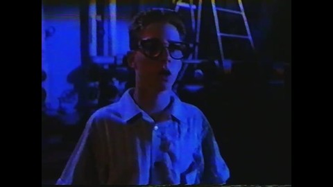 Мальчих пошел в подвал за шваброй где его напугал клоун