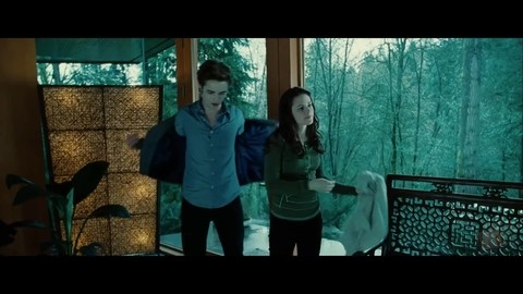 Эдвард знакомит Беллу со своей семьей - Сумерки (2008) - Момент из фильма