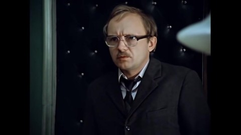 Меня вчера муха укусила. Служебный роман